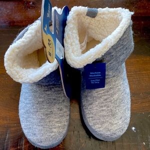 Isotoner memory foam slipper
